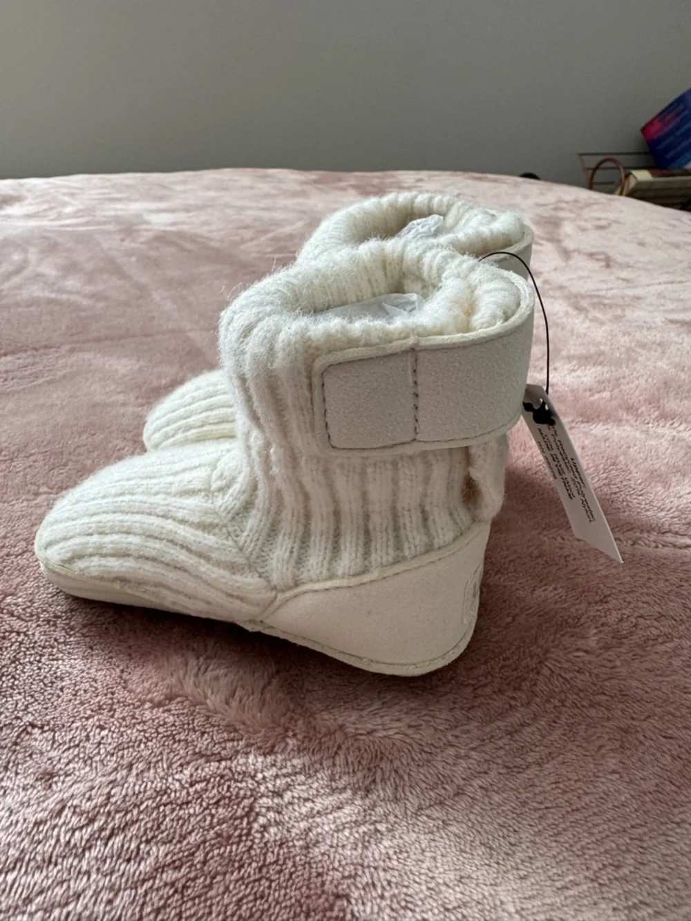 NIB Ugg Baby Unisex Skylar Sweater Knit Booties, Cream, Size 6-12 Months